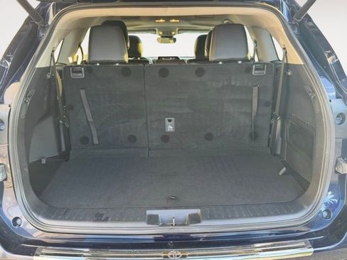 Used 2022 Toyota Highlander XLE AWD/4WD image 42
