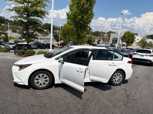 Used 2021 Toyota Corolla L FWD image 17
