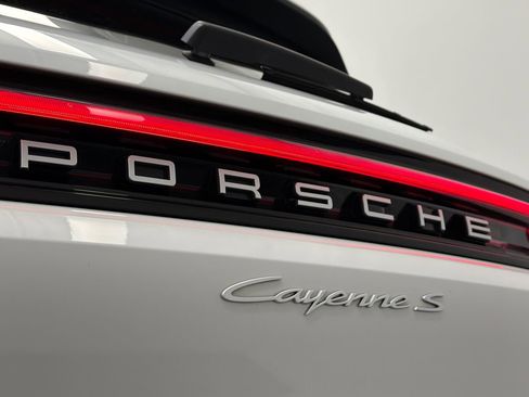 Used 2024 Porsche Cayenne S image 9