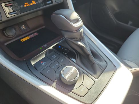 Used 2025 Toyota RAV4 Limited image 35