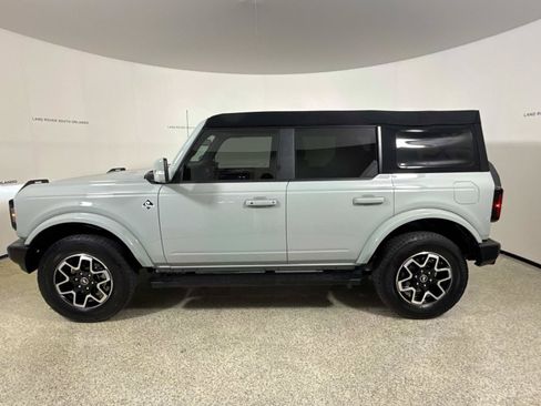 Used 2024 Ford Bronco Outer Banks AWD/4WD image 2