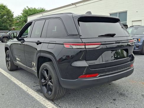 Used 2023 Jeep Grand Cherokee Altitude AWD/4WD image 7