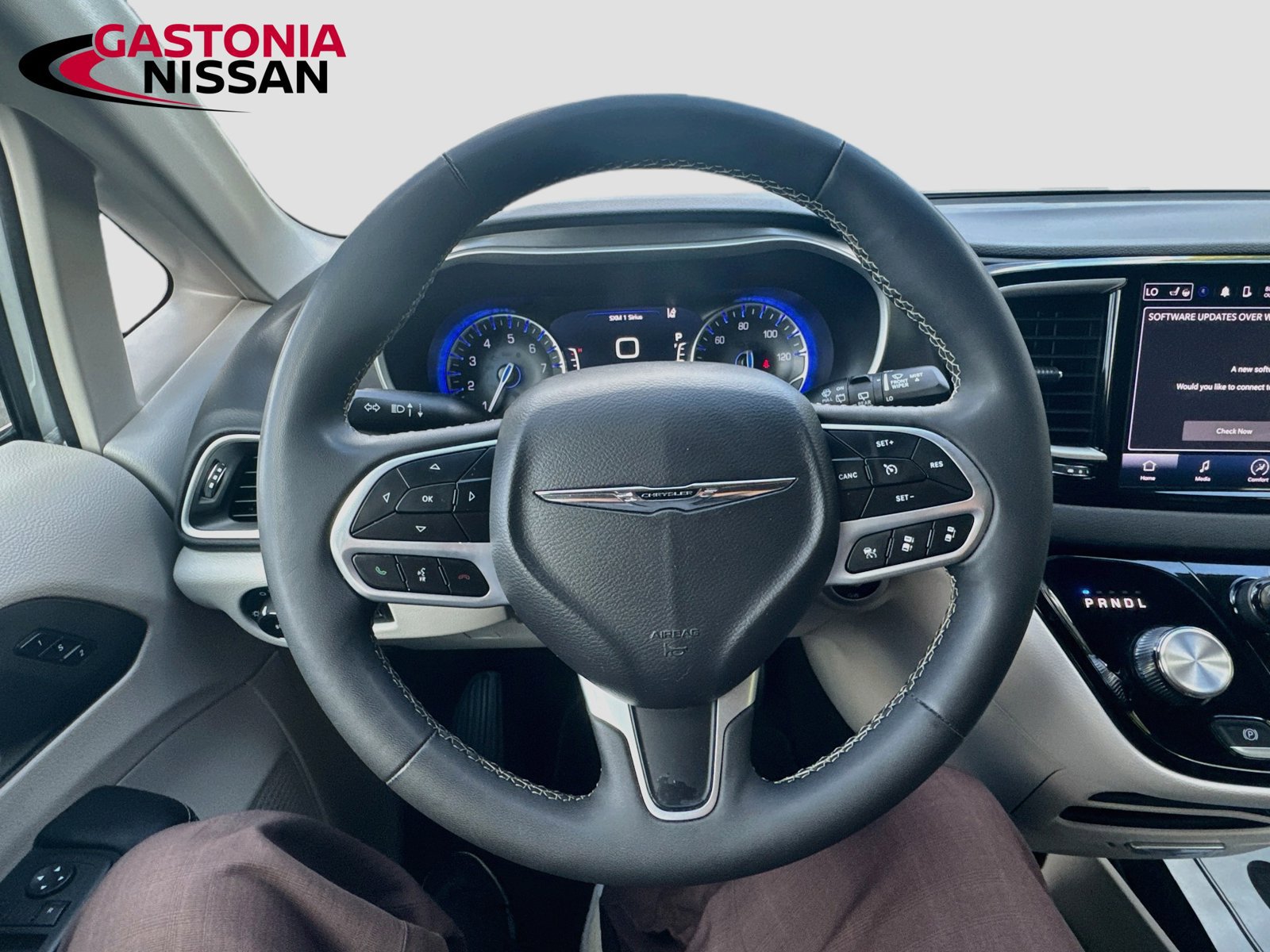 Used 2024 Chrysler Pacifica Touring-L FWD image 14