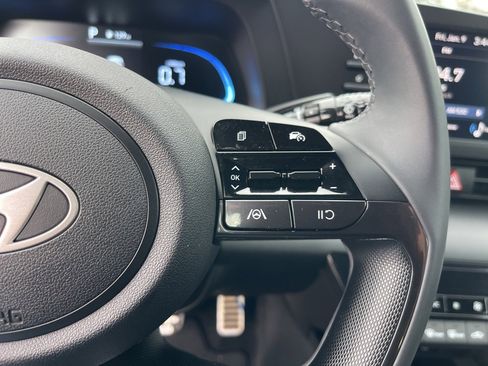 Used 2025 Hyundai Elantra Sport image 17