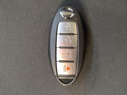 Used 2021 Nissan Versa SV FWD image 32