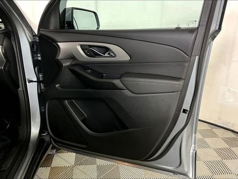 Used 2023 Chevrolet Traverse LT image 24