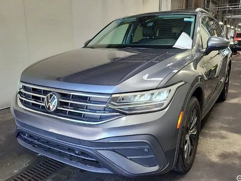 Used 2024 Volkswagen Tiguan SE AWD/4WD image 1