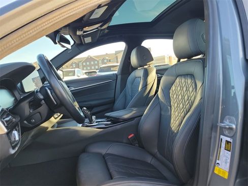 Used 2023 BMW 530i image 16