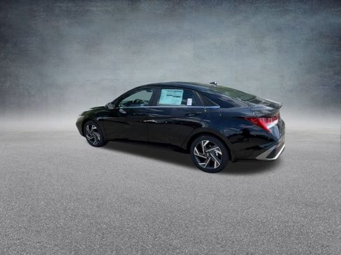 New 2025 Hyundai Elantra Limited image 15