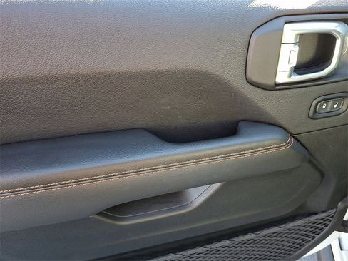 Used 2021 Jeep Gladiator Mojave w/ Cold Weather Group image 14