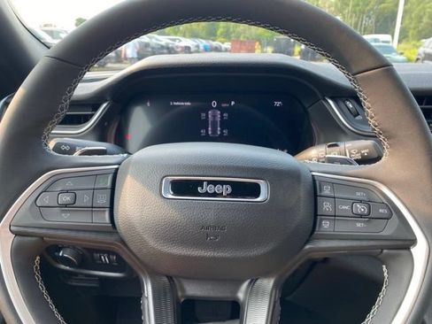 Used 2026 Jeep Grand Cherokee Laredo X AWD/4WD image 13