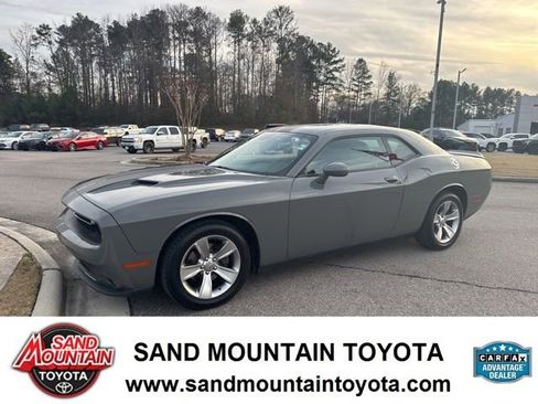 Used 2018 Dodge Challenger SXT image 6
