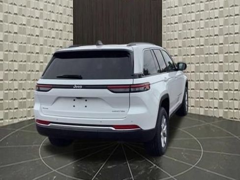 Certified 2023 Jeep Grand Cherokee Limited AWD/4WD image 4