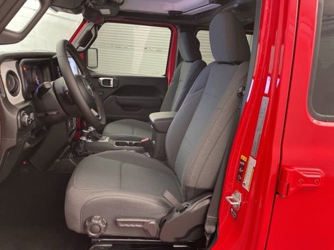 New 2025 Jeep Gladiator Sport image 16