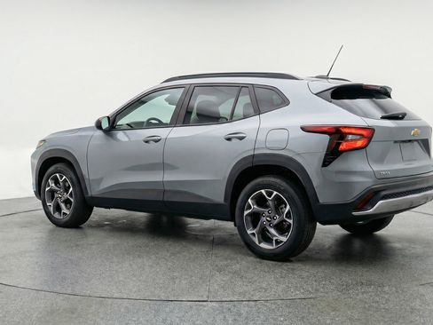 Used 2025 Chevrolet Trax LT image 6