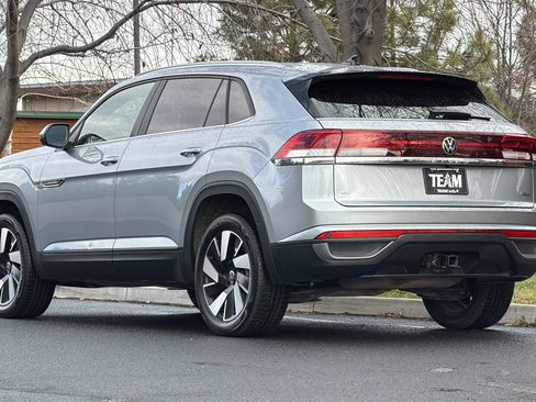 Used 2024 Volkswagen Atlas Cross Sport SE image 6