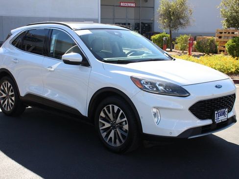 Certified 2020 Ford Escape Titanium w/ Titanium Premium Package 2.0 AWD/4WD image 11