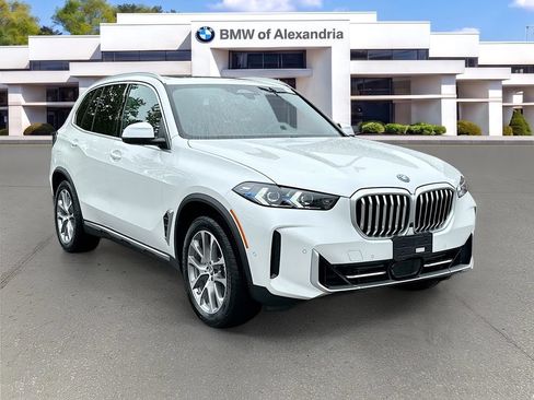 Used 2026 BMW X5 xDrive50e AWD/4WD image 3