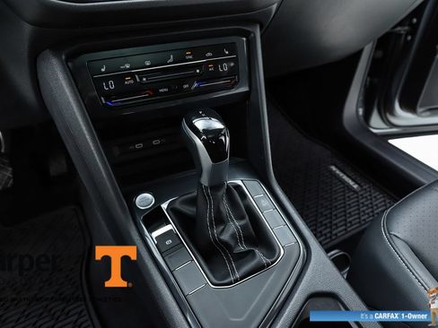 Used 2024 Volkswagen Tiguan SE w/ Panoramic Sunroof Package FWD image 24
