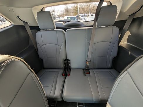 Used 2021 Buick Enclave Essence w/ Sound and Sites Package image 18