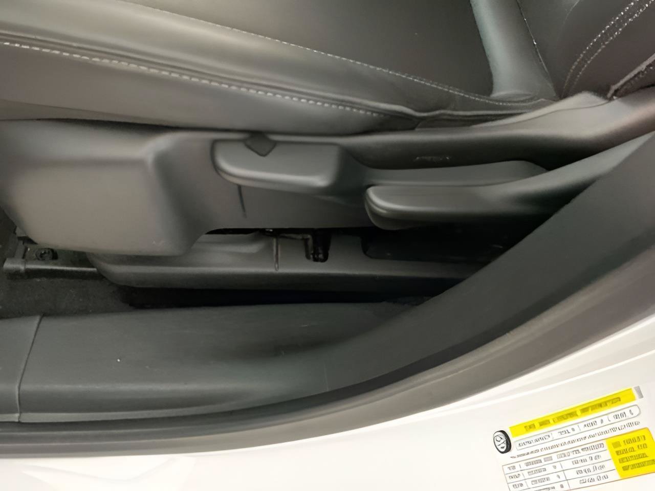 Certified 2024 Buick Encore GX Sport Touring AWD/4WD image 17