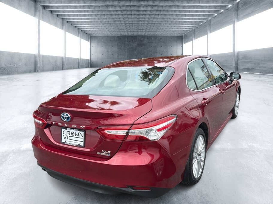 Used 2018 Toyota Camry XLE FWD image 3