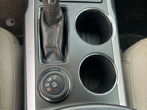Used 2014 Ford Explorer XLT w/ Equipment Group 202A AWD/4WD image 16