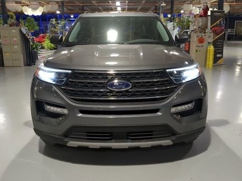 Used 2023 Ford Explorer XLT w/ Equipment Group 202A AWD/4WD image 3