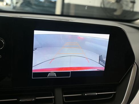 Used 2024 Chevrolet Trax LS image 17