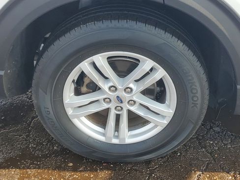 Used 2023 Ford Explorer XLT image 7