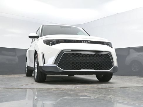 Used 2025 Kia Soul LX w/ LX Technology Package FWD image 32