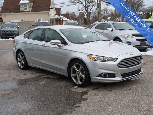 Used 2014 Ford Fusion SE w/ Equipment Group 201A image 2