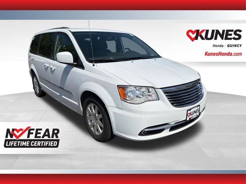 Used 2016 Chrysler Town & Country Touring FWD image 1