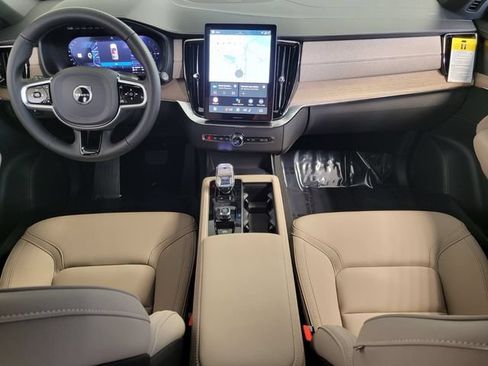 New 2026 Volvo XC90 T8 Plus w/ Protection Package Premier AWD/4WD image 18