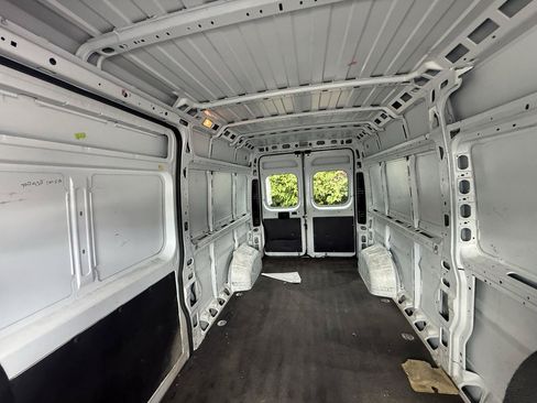 Used 2023 RAM ProMaster 2500 FWD image 9