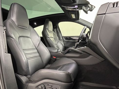 Used 2023 Porsche Cayenne Coupe image 24
