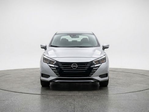 Used 2025 Nissan Versa SV FWD image 2