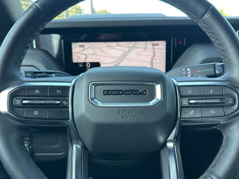 Used 2025 GMC Yukon Denali AWD/4WD image 33