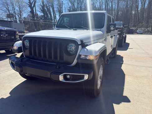 Used 2023 Jeep Gladiator Sport image 1