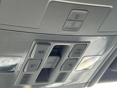 Certified 2024 Volkswagen Tiguan Wolfsburg Edition w/ Panoramic Sunroof Package AWD/4WD image 33