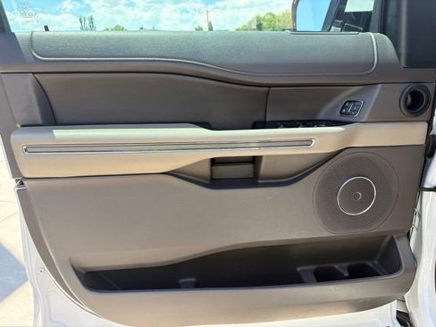 Used 2020 Ford Expedition XLT w/ Equipment Group 202A AWD/4WD image 21