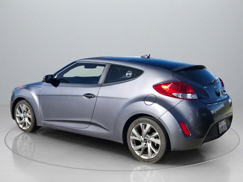 Used 2017 Hyundai Veloster image 4