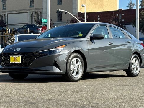 Used 2023 Hyundai Elantra SE image 9