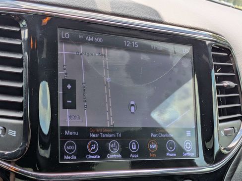 Used 2020 Jeep Grand Cherokee Altitude RWD image 28