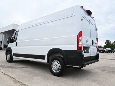 Used 2025 RAM ProMaster 2500 w/ Convenience Group FWD image 2