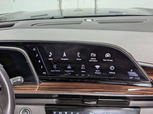 Used 2021 Cadillac Escalade Premium Luxury image 21