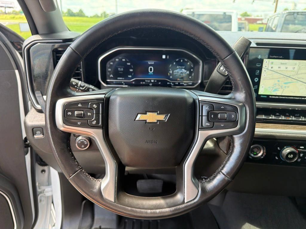 Used 2022 Chevrolet Silverado 1500 LT AWD/4WD image 46