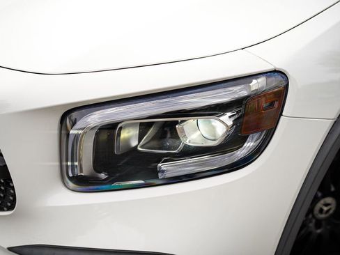 Used 2021 Mercedes-Benz GLB 250 4MATIC w/ AMG Line image 4