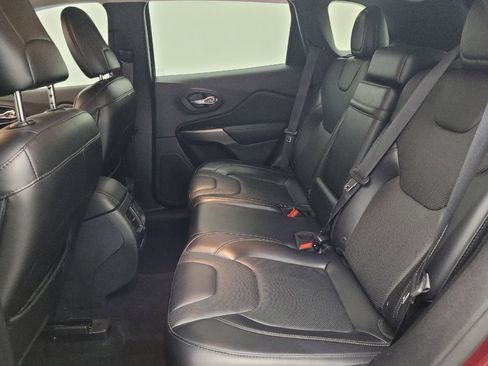 Used 2019 Jeep Cherokee Limited FWD image 18