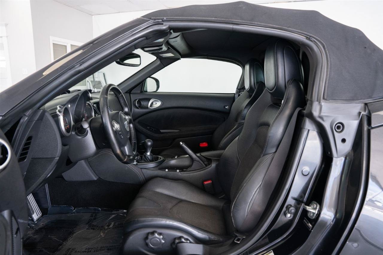 Used 2016 Nissan 370Z Touring Sport RWD image 10